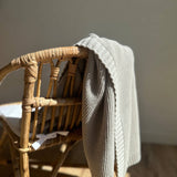 Strikket babytæppe - Oyster Grey 