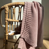 Strikket babytæppe - Misty Rose